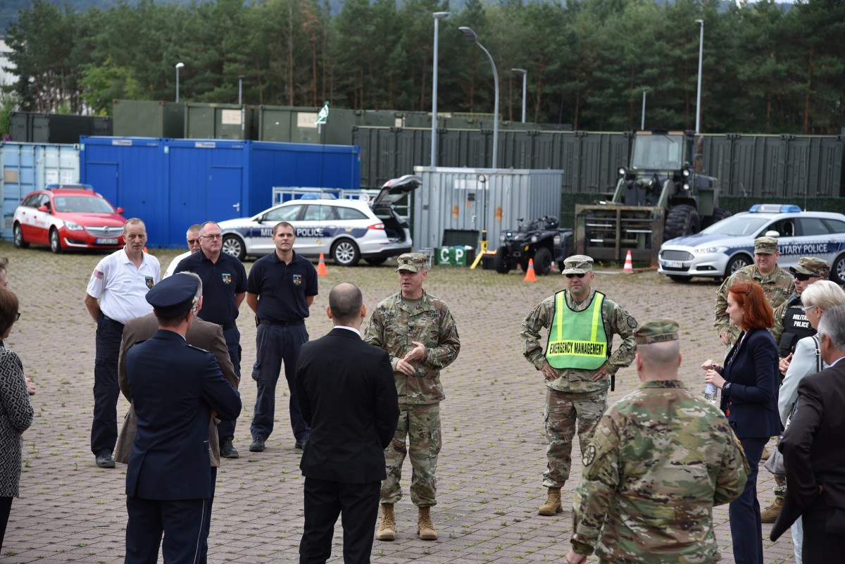 Usag Rp Welcomes Civic Leaders To New Hq Article The United States Army