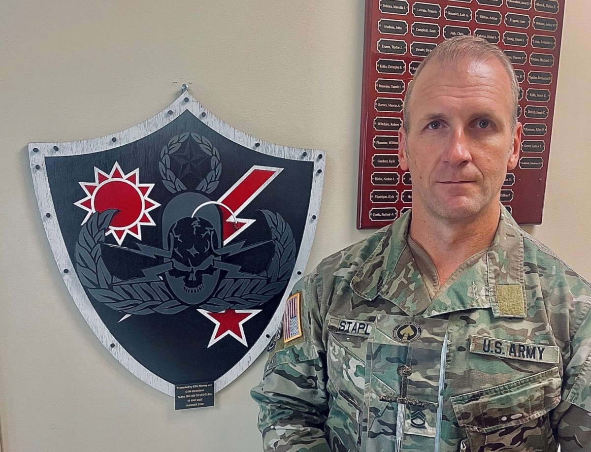 Explosive Ordnance Disposal First Sergeant Earns U S Special