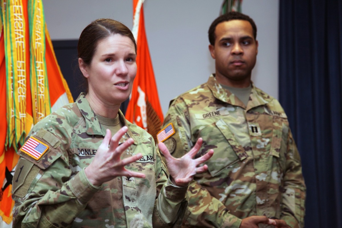 Th Signal Command Theater Profiles Outstanding Women Leaders Col