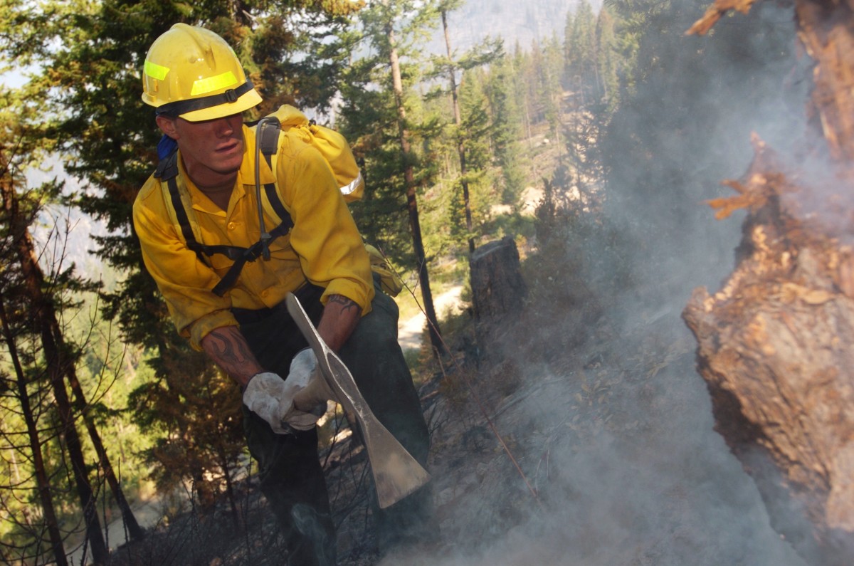 Soldiers Battle Wildfires | Article | The United States Army