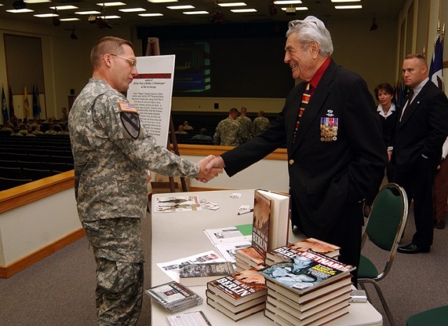 82nd Airborne&#039;s &#039;most decorated&#039; visits Knox