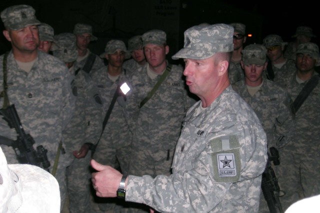 Preston visits Soldiers in Kuwait