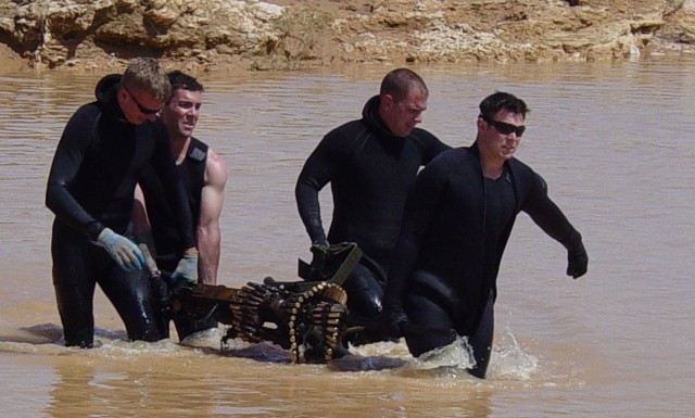 Army divers do dangerous mission in Kuwait, Iraq
