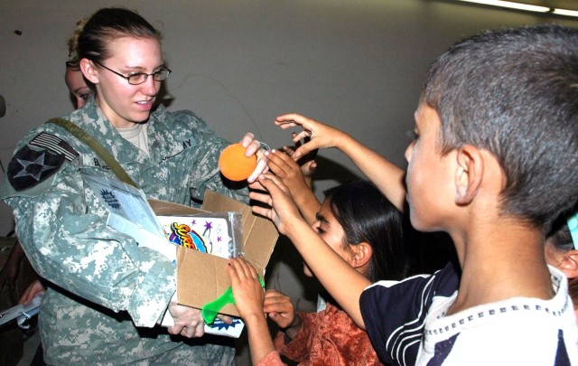 Soldiers bring cheer to others during holiday season