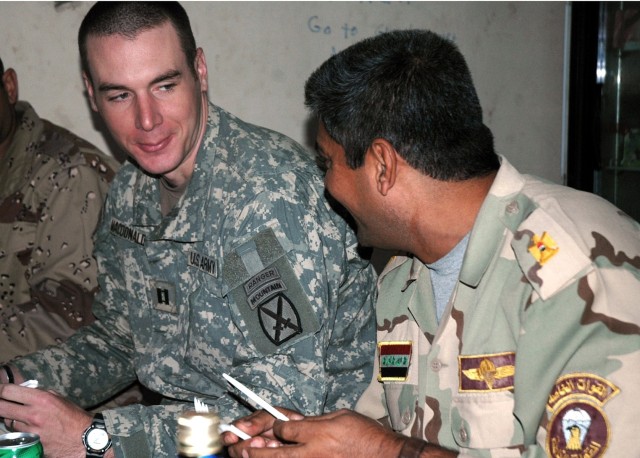 Soldiers share Thanksgiving tradition with Iraqis