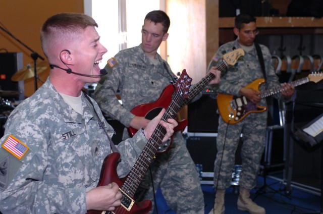 1st Cav. Div.&#039;s &#039;Amber Tight&#039; rocks for troops