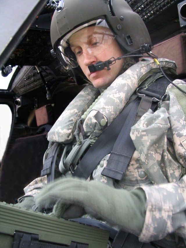 10,000th Army Aircrew Member Gets New-Generation Air Warrior Gear