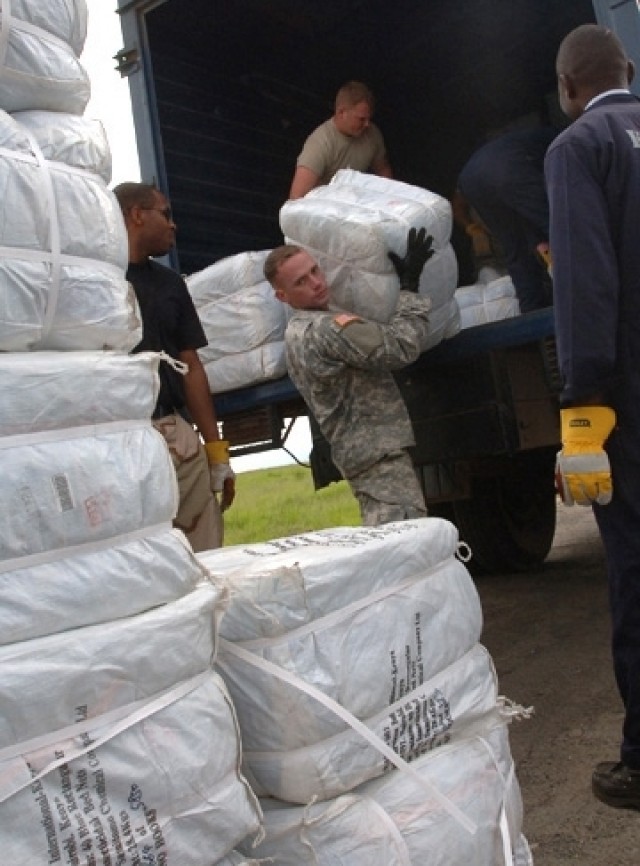 Soldiers Provide Humanitarian Aid in Kenya