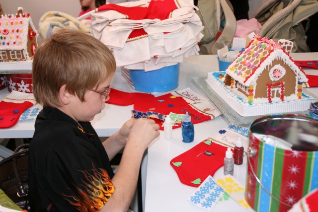 Operation Christmas brightens holidays for military families