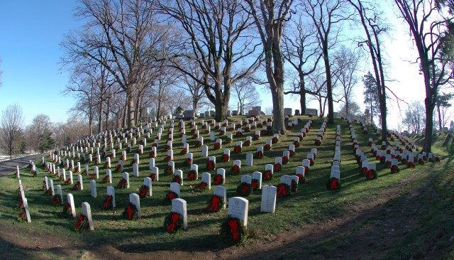 Veterans&#039; cemeteries across America receive wreaths