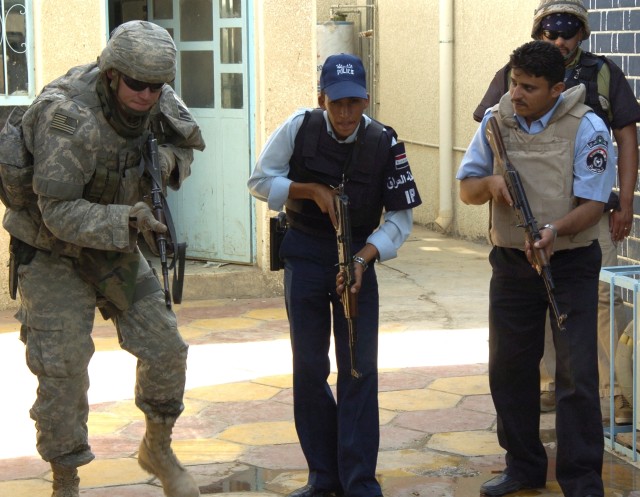 Training Iraqi police