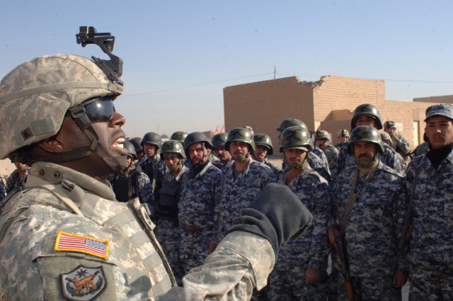 Training Iraqi police