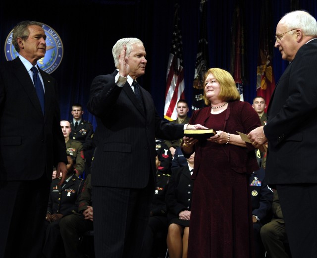 Soldiers honor defense secretaries