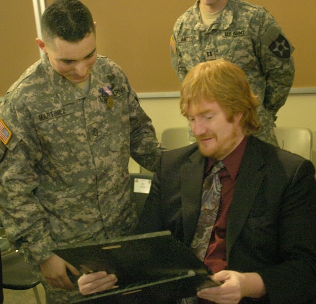 NCO receives Soldier&#039;s Medal for heroism in mall shooting rampage