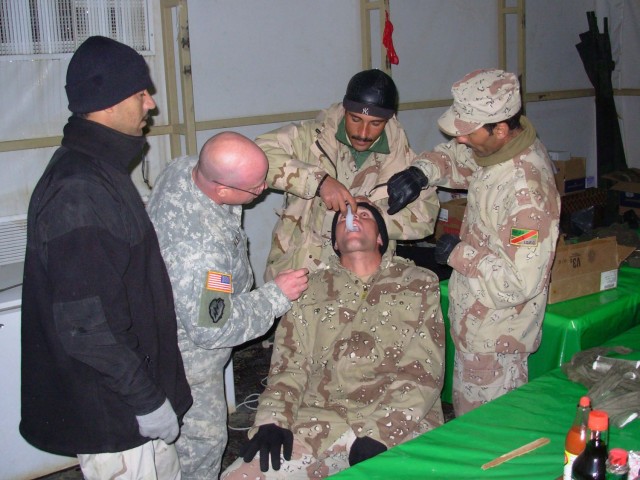 Cavalry Teaches Iraqis Advanced First Aid