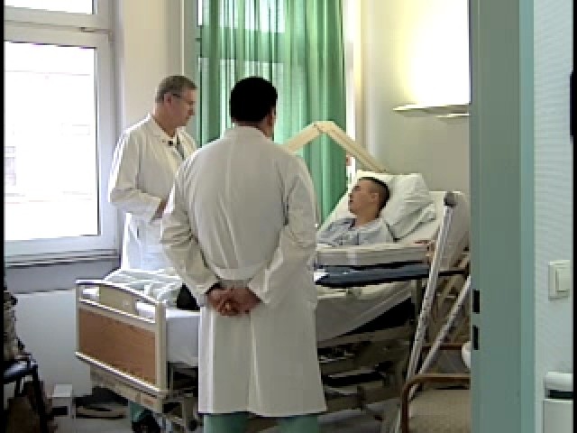 Civilian Doctors Learn from War Wounds