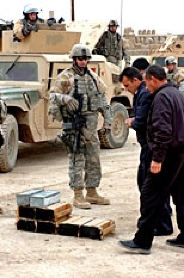 Transition Team Braves Attacks to Train Iraqi Police