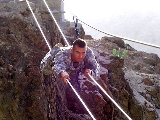 Soldiers in Africa Get French Commando Training