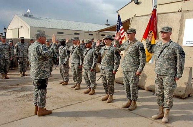 Army&#039;s Vice Chief Spends Time with Ironhorse Troops