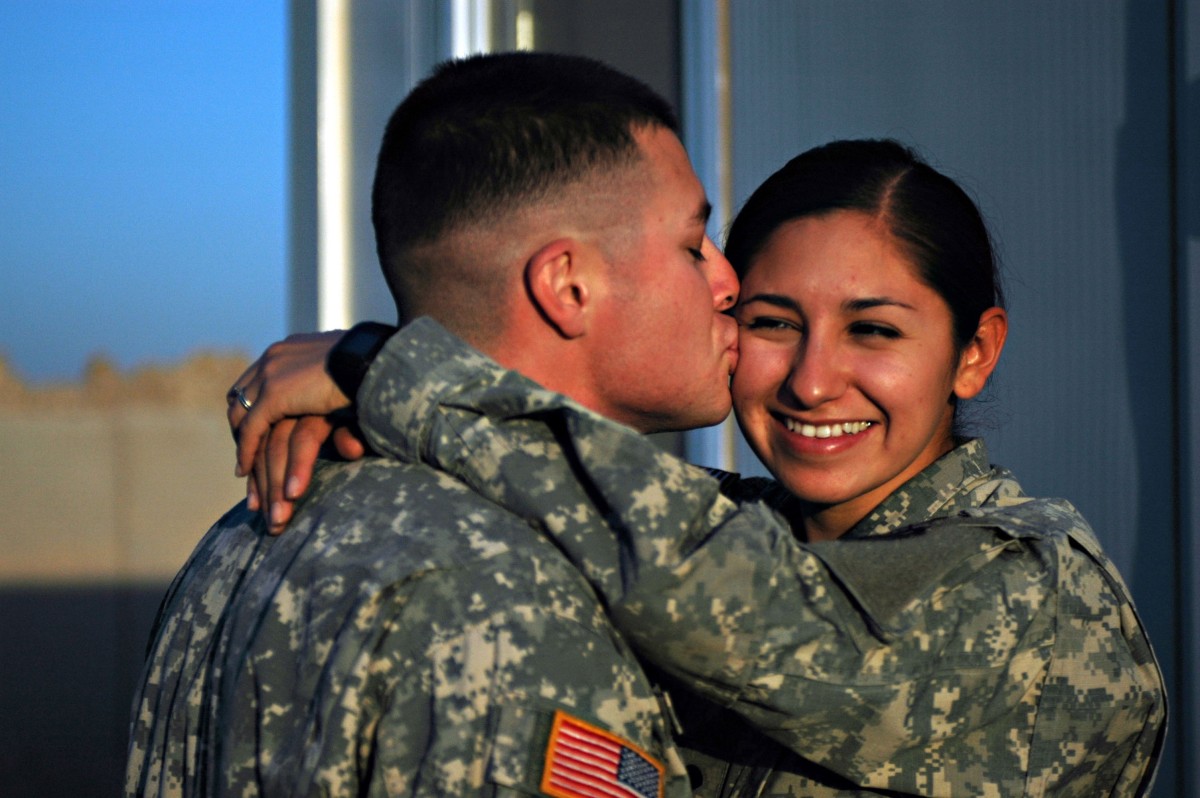 do army wives travel with their husbands