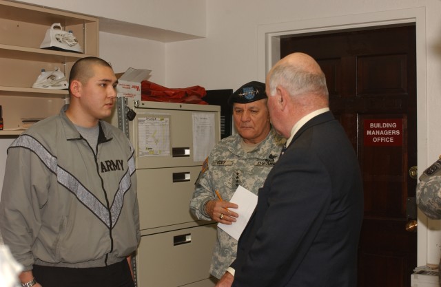 Leaders Visit Walter Reed, Express Resolve