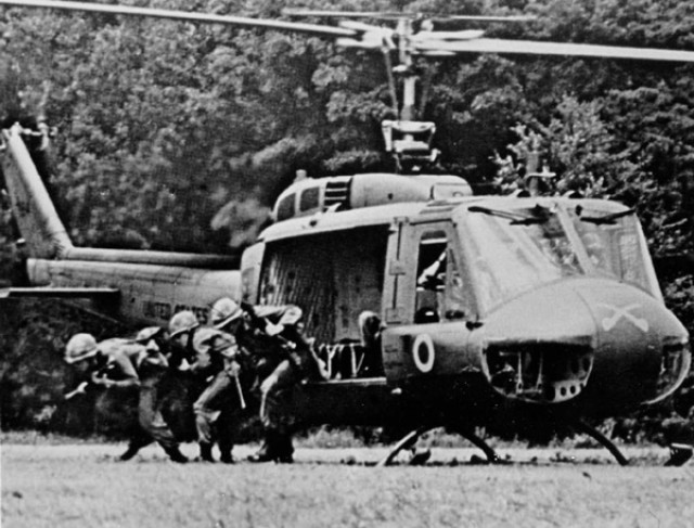 UH-1 Troop Disembarkment