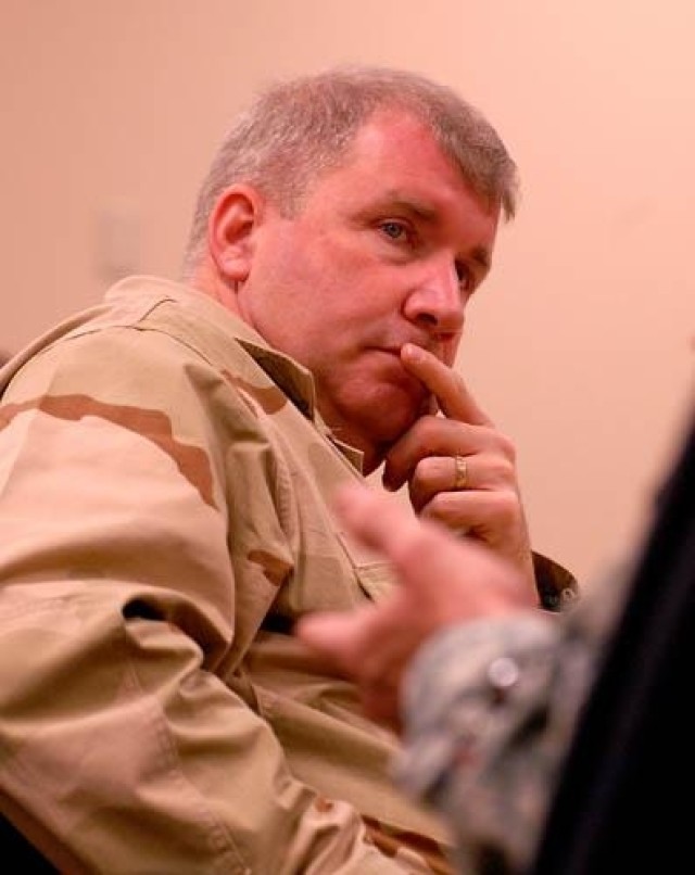 Officers Discuss Counterinsurgency -- Personal Experiences Shared at COIN Seminar