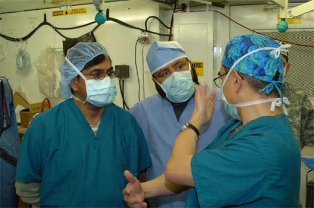 Afghan Doctors Learn Medical, Management Techniques