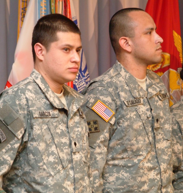 Wounded Troops Become Citizens at Walter Reed Ceremony