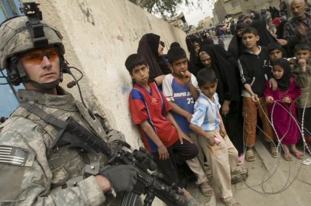 Paratroopers, Iraqi Police Provide Medical Aid in Sadr City