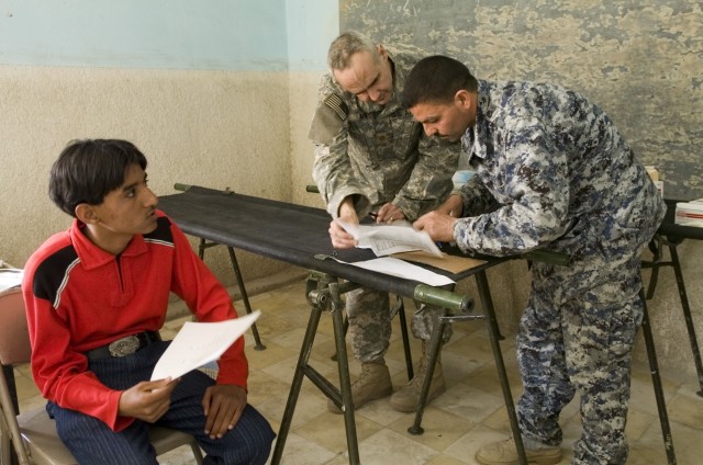 Paratroopers, Iraqi Police Provide Medical Aid in Sadr City