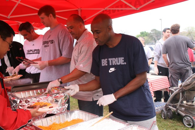 Spurs Serve Wounded Warriors at Barbecue - Soldiers&#039; Hunting Trip Reaps Tasty Results