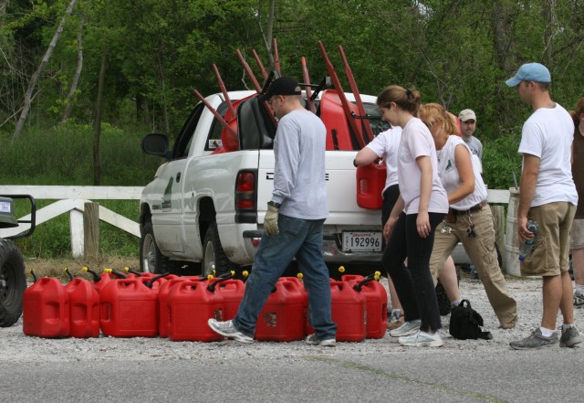 Army Field Band and Soldiers&#039; Chorus Clean-Up New Orleans