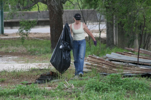 Army Field Band and Soldiers&#039; Chorus Clean-Up New Orelans