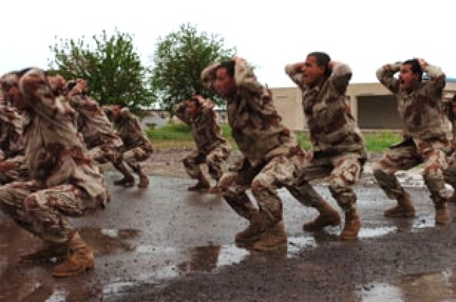 Iraqi Soldiers Hustle Through Basic Training