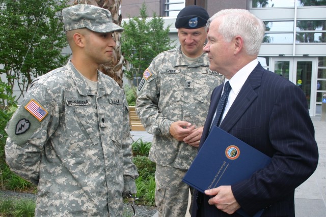 Defense Secretary Visits &#039;Amazing&#039; Army Rehabilitation Center