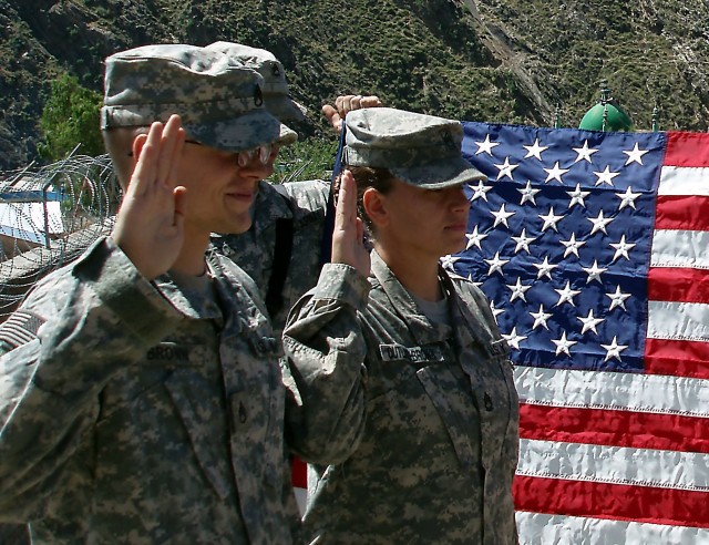 Spartan Spouses Celebrate Anniversary with Reenlistment