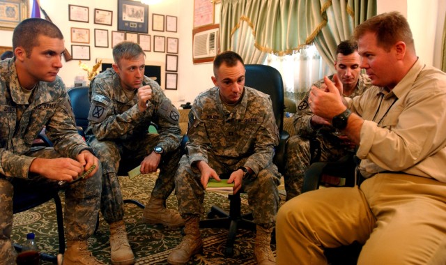 Counterinsurgency Expert Advises Soldiers in Iraq