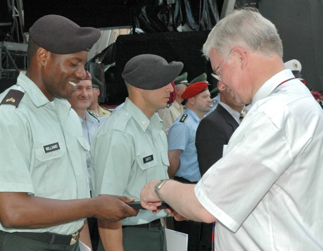 German state recognizes U.S. Soldiers, civilians