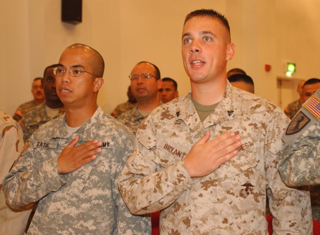 28 Servicemembers Become U.S. Citizens