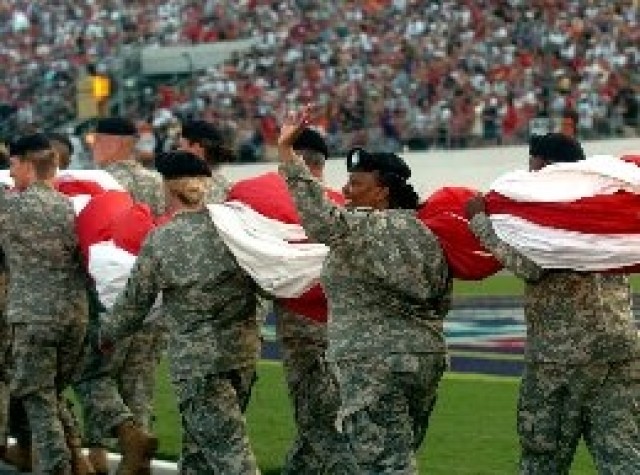 Soldiers Participate In NASCAR&#039;S Pepsi 400