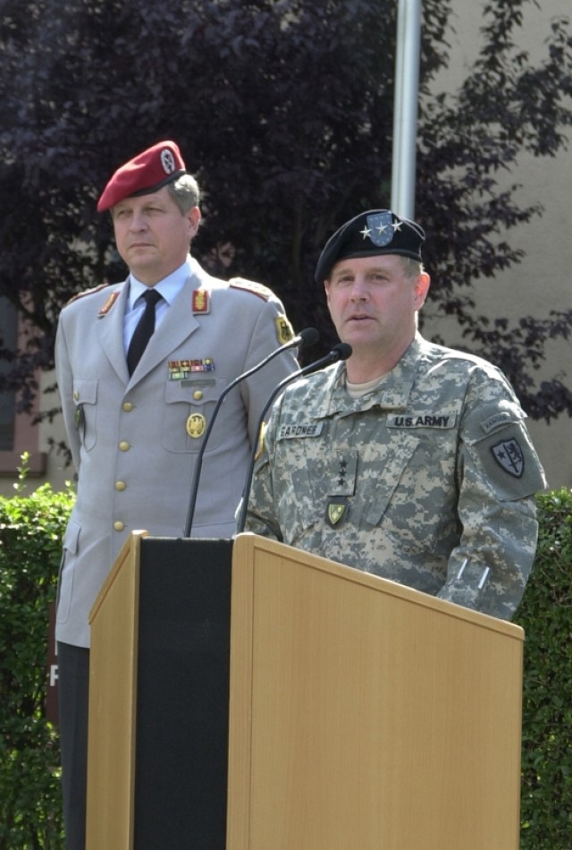 Deputy for NATO&#039;s Land Component Command arrives