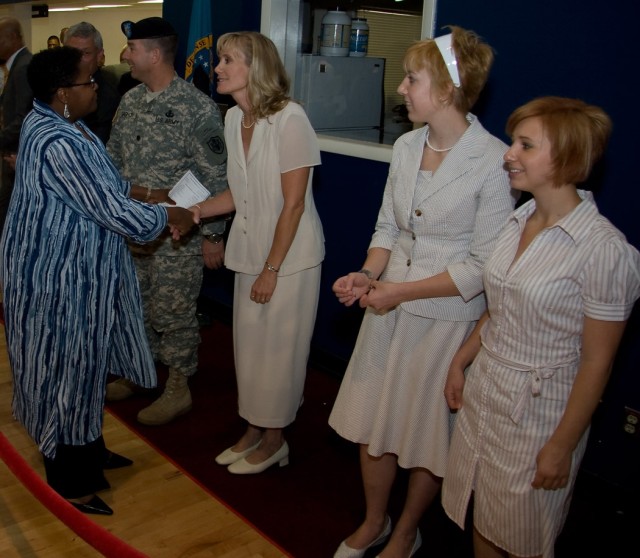 DDAA conducts change of command, Harney passes torch to Gagnon