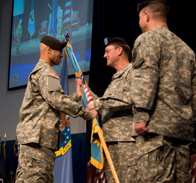 DDAA conducts change of command, Harney passes torch to Gagnon