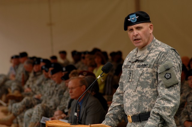 Hunzeker becomes 53rd V Corps Commander