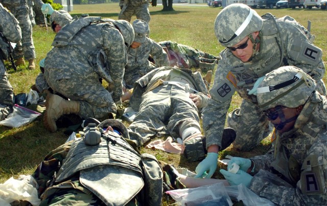 Combat Lifesaver Course Trains Soldiers to Save Lives on Battlefield