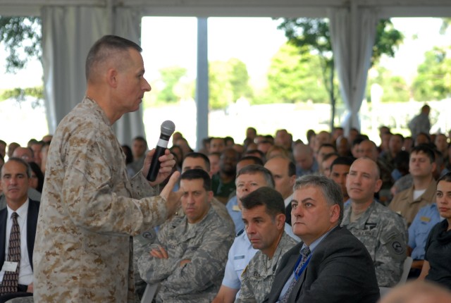 Joint Chiefs chairman pays farewell visit to SOUTHCOM