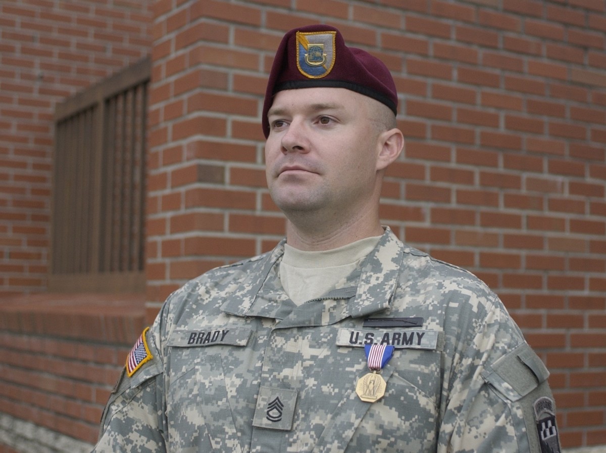 Fort Bragg Soldier Receives Soldier's Medal | Article | The United ...