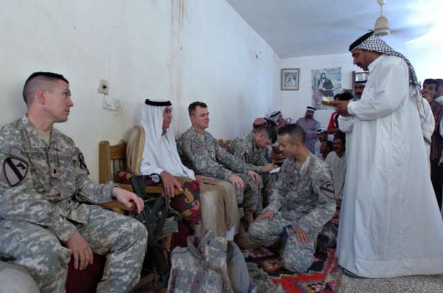 Abu Ghraib sheiks meet Ironhorse commander
