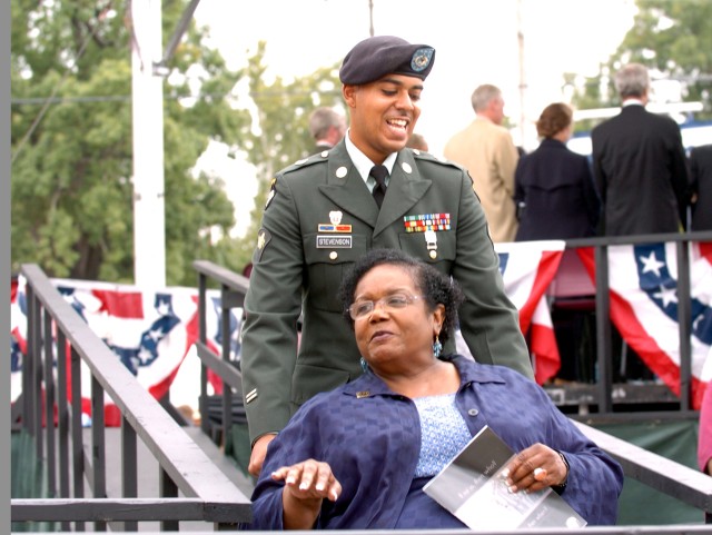 101st Soldier escorts Little Rock Nine member